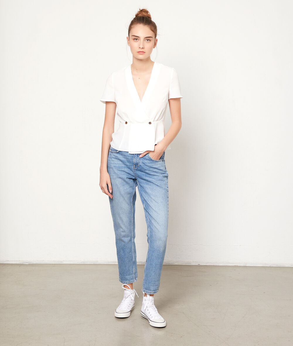 Blouse cache-coeur ecru.