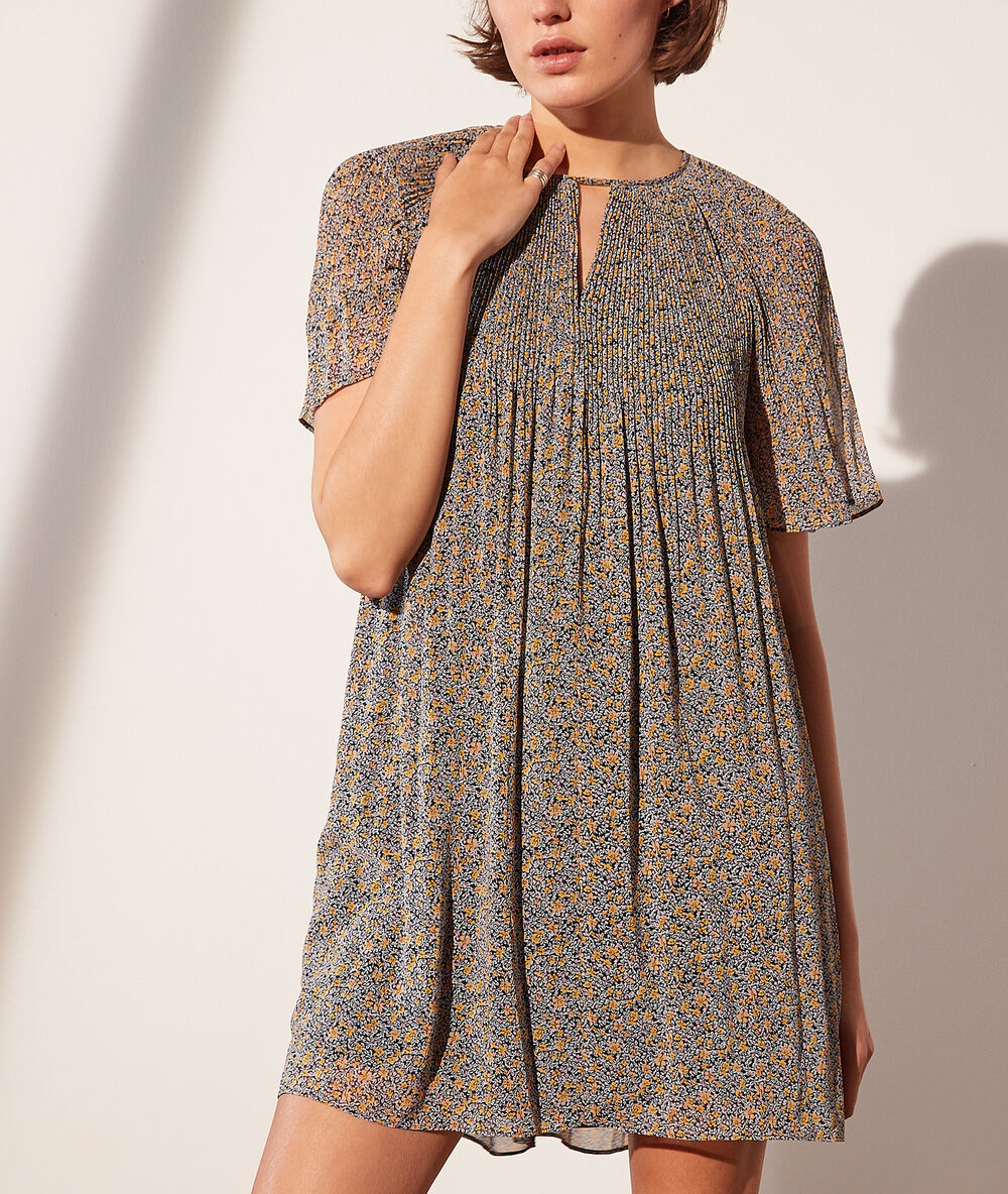 Robe fluide imprimé fleuri multicolore.