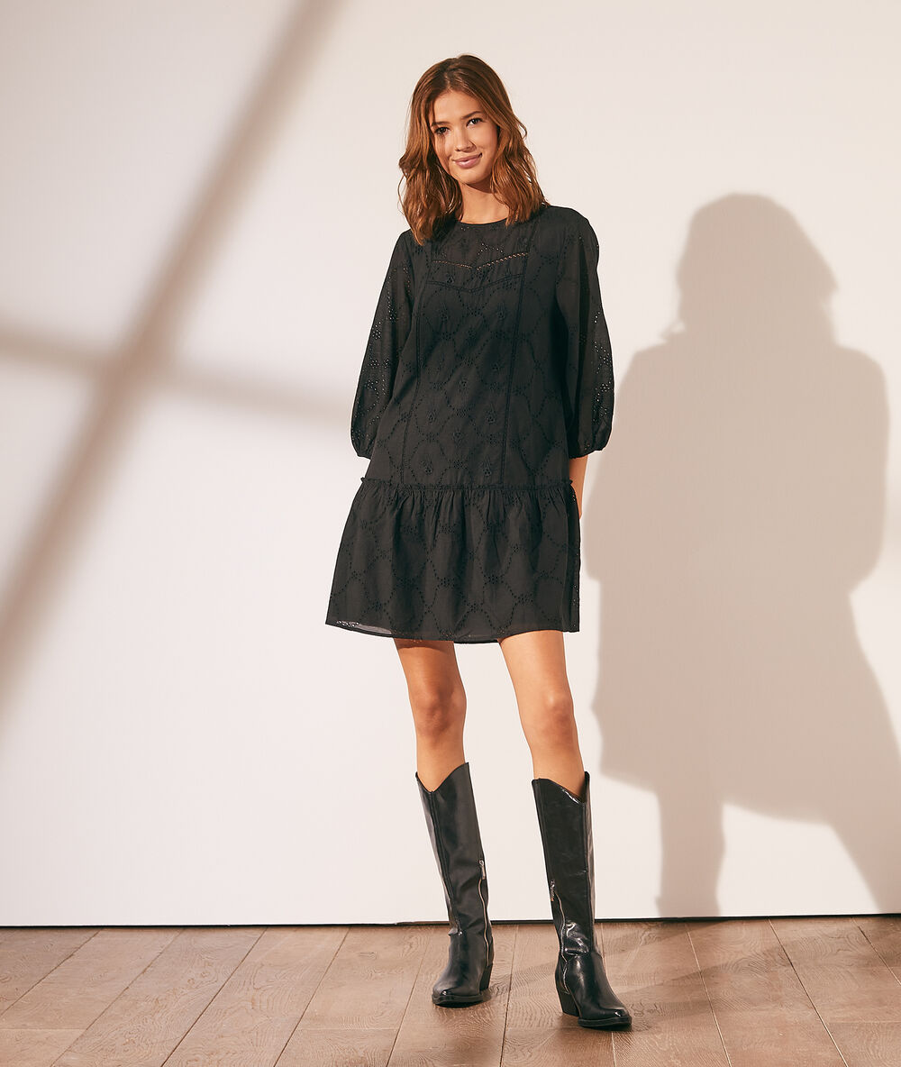 Robe avec broderie anglaise noir.