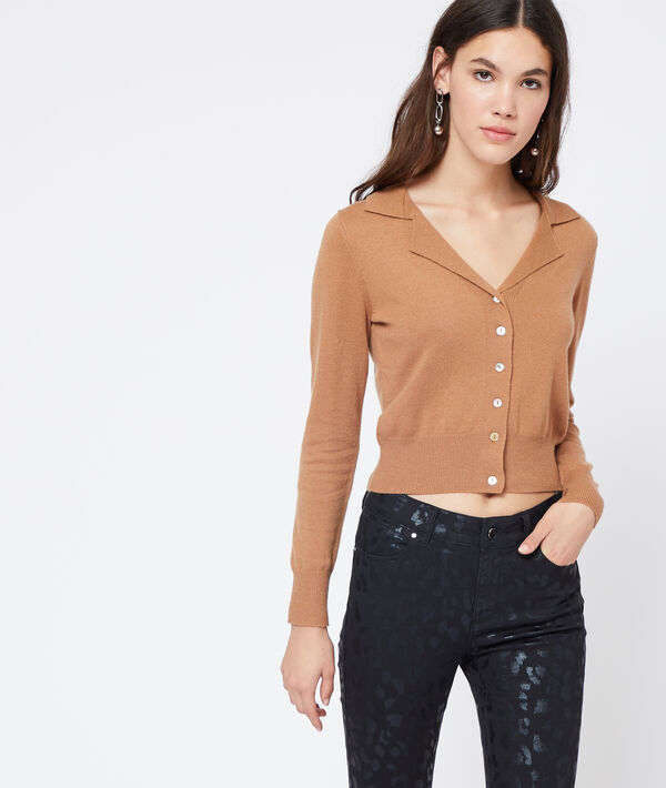 Cardigan à col chemisier camel.