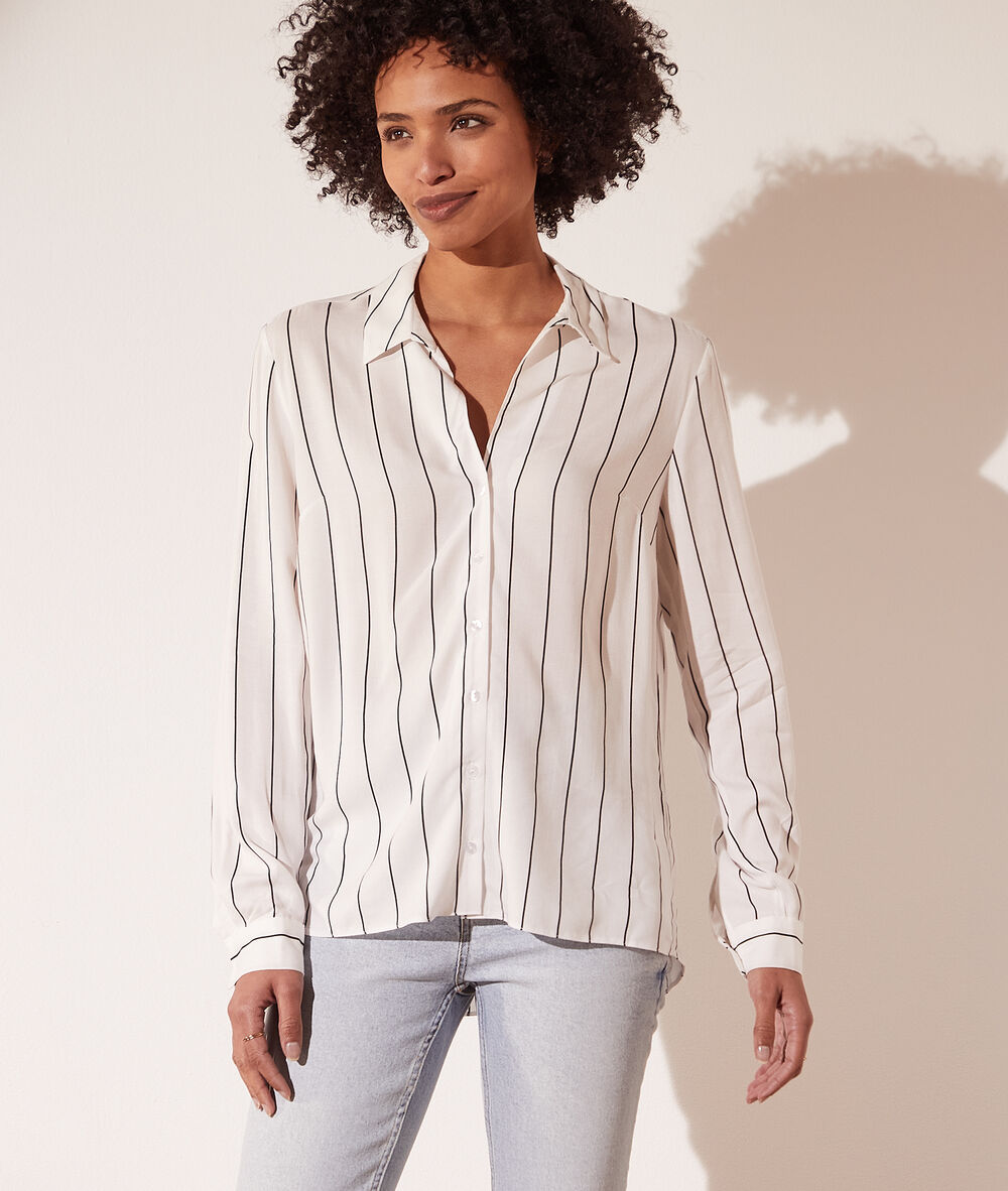 Chemise à rayures ecru.