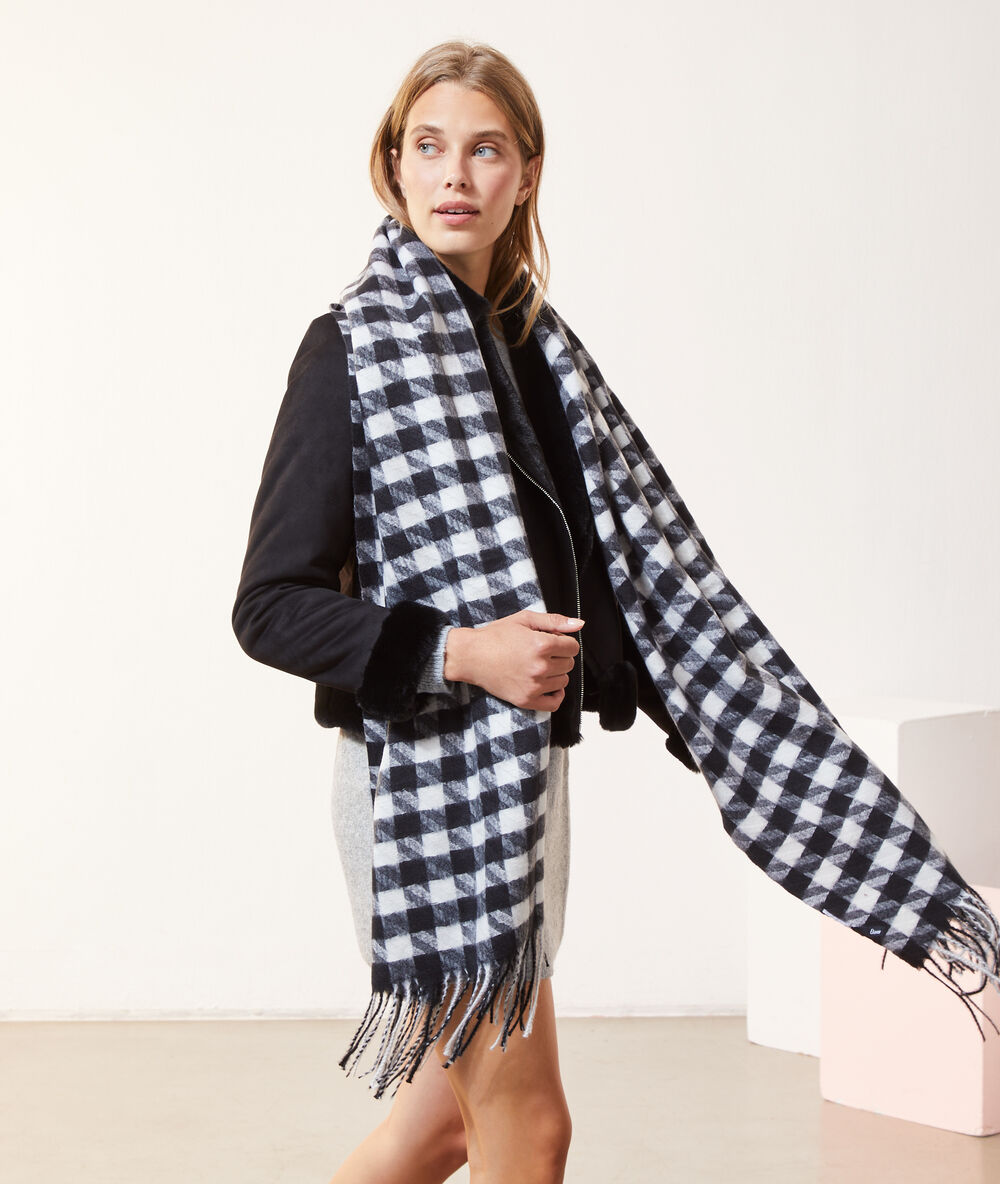 Echarpe plaid motifs pied de poule noir.