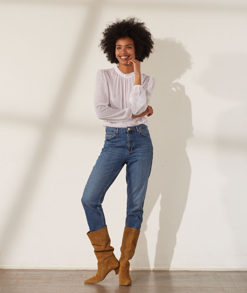 Blouse plumetis col haut ecru.