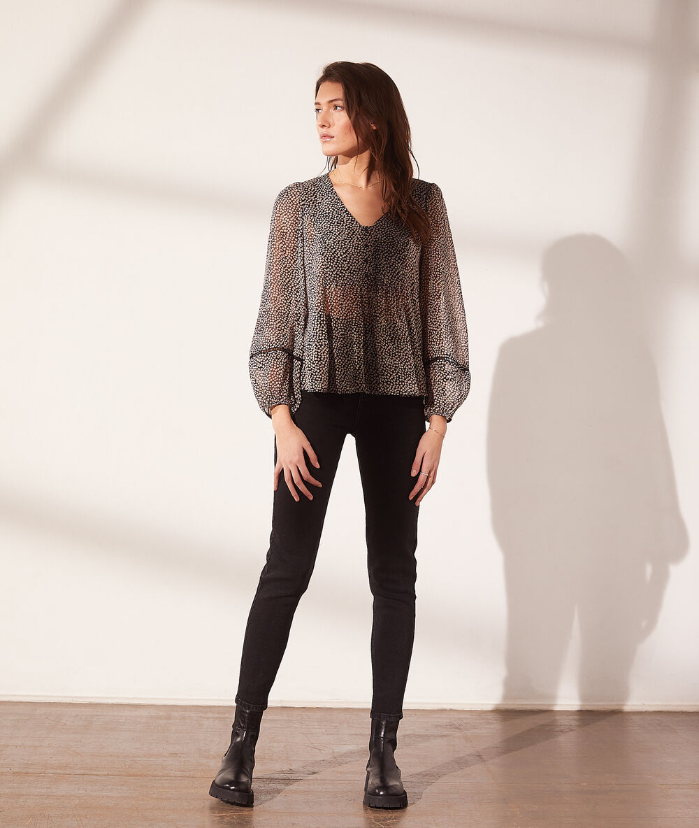 Blouse transparente imprimée ecru.