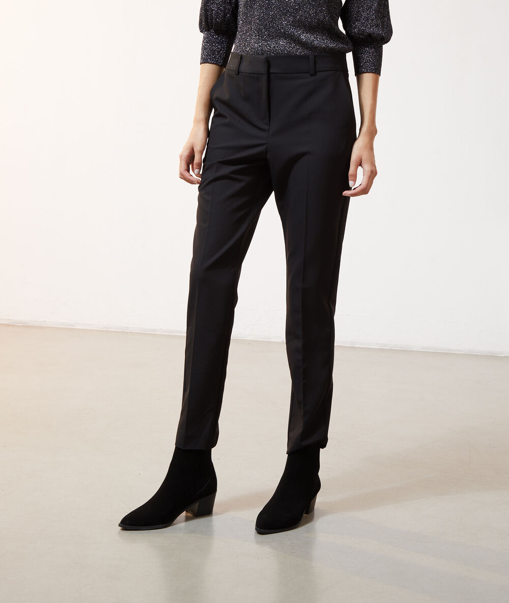 Pantalon slim noir.
