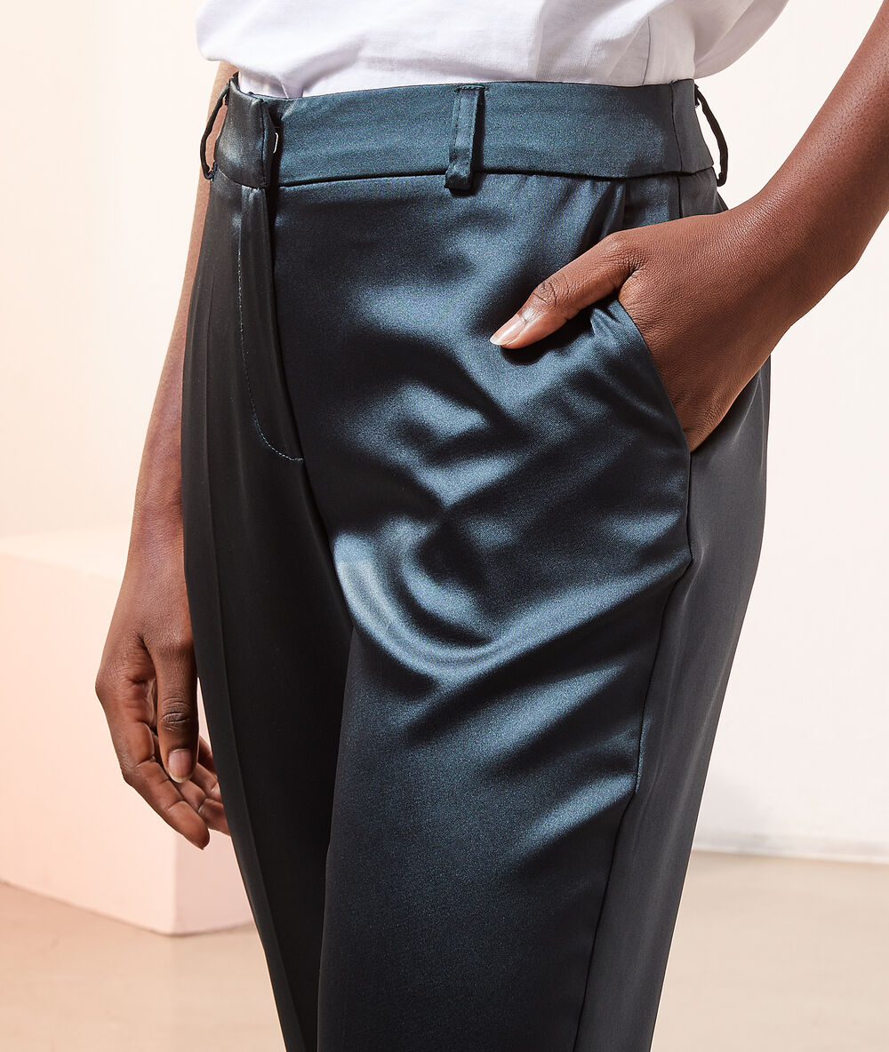 Pantalon cigarette satiné sapin.