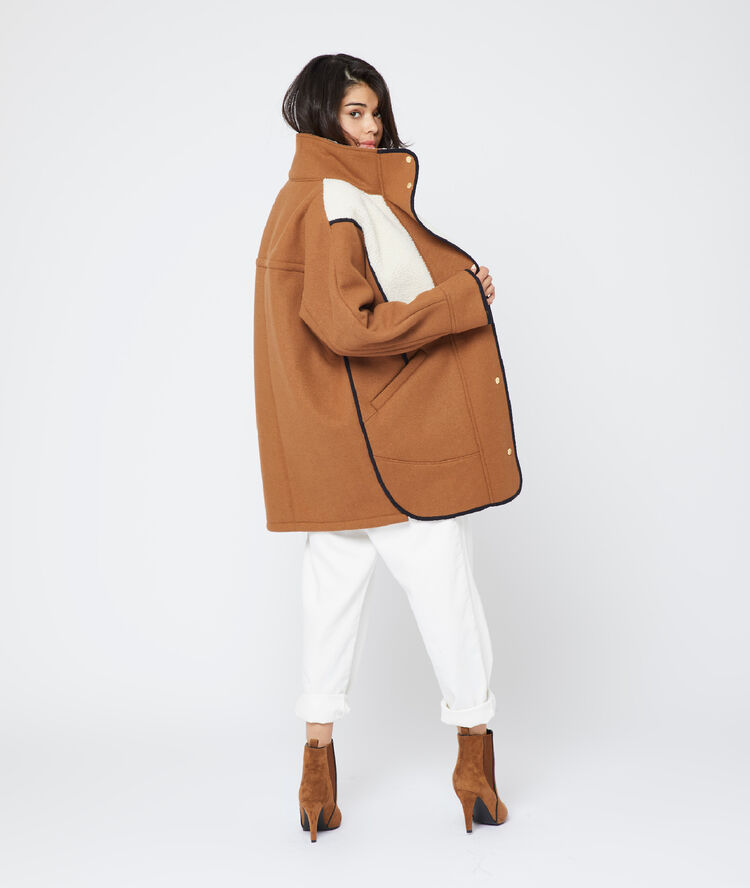 Manteau à effet peau lainée beige rose.