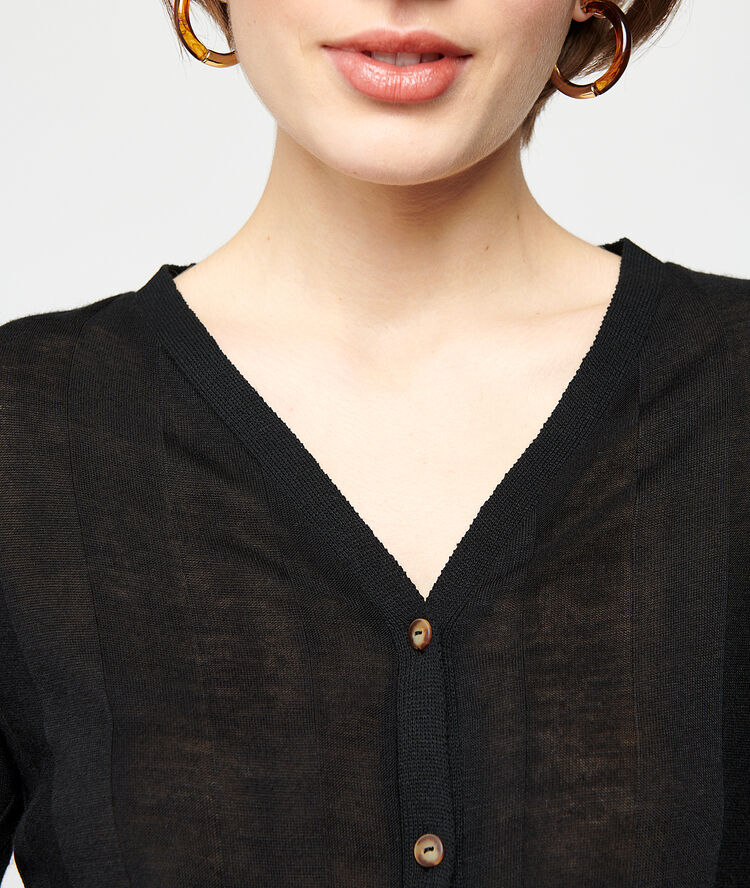 Top boutonné noir.