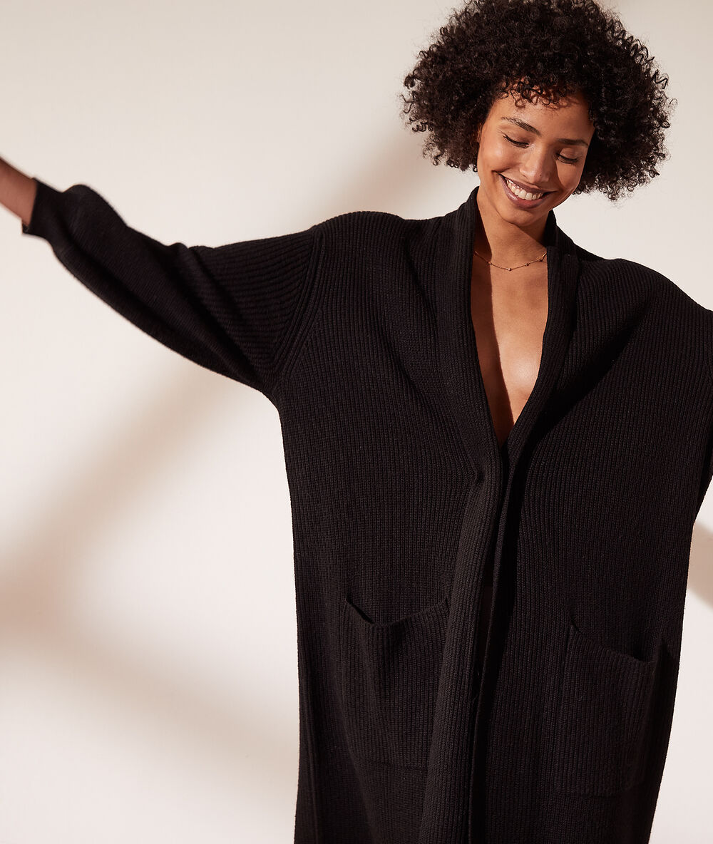 Cardigan long en maille noir.