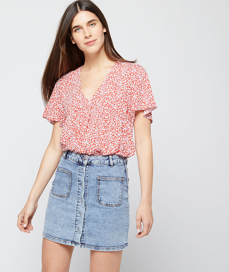 Blouse à imprimé fleuri carmin.