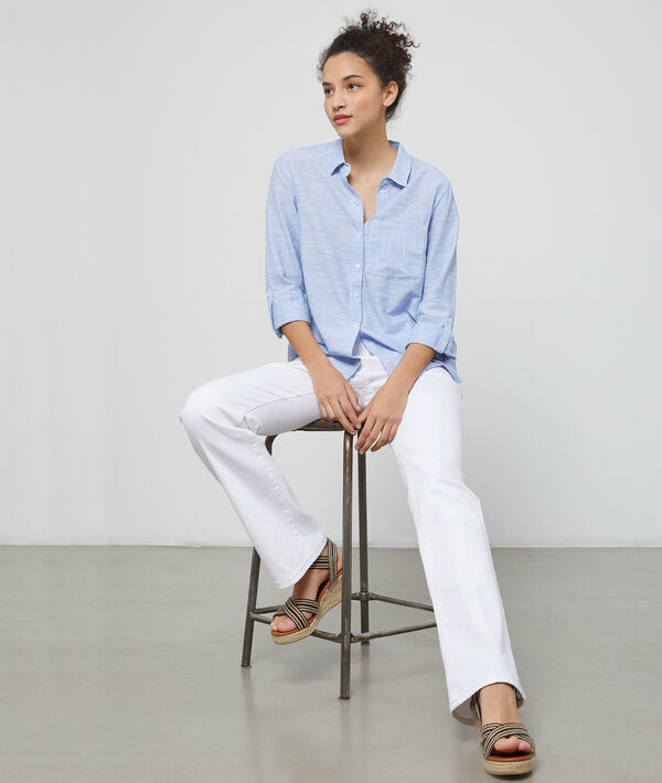 Chemise à rayures marine.
