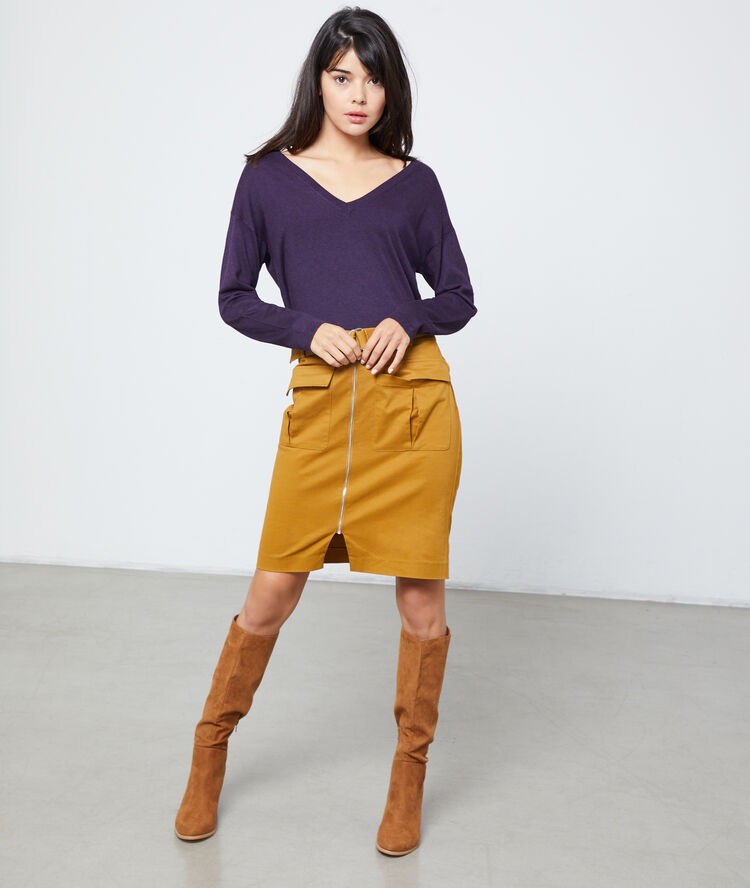 Pull col v en maille fine violet.