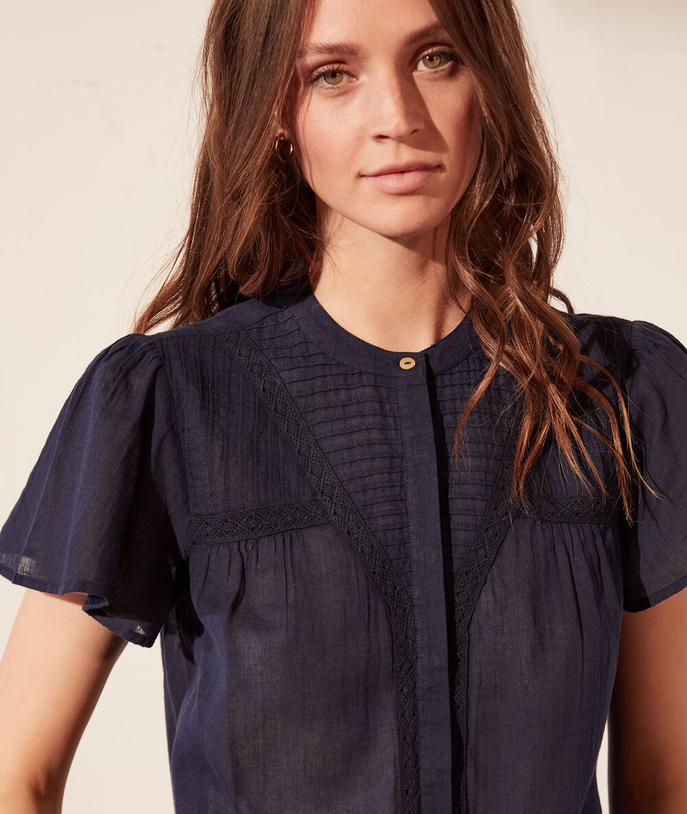 Chemise transparente manches courtes à volants marine.