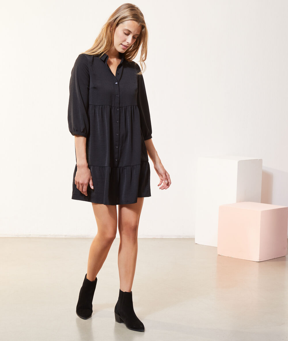 Robe chemise évasée noir.