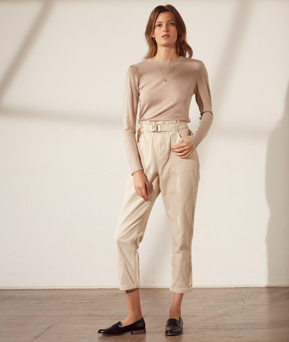 Pull col rond maille fine beige.