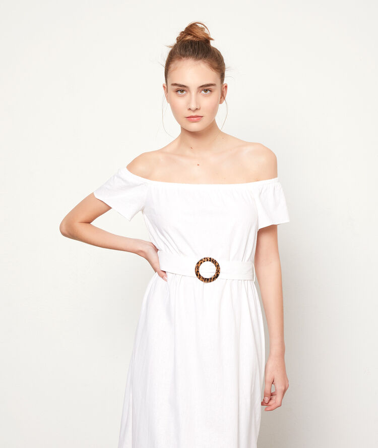 Robe ceinturée épaules dénudées blanc.