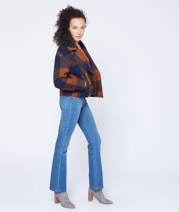 Manteau court à carreaux marine.
