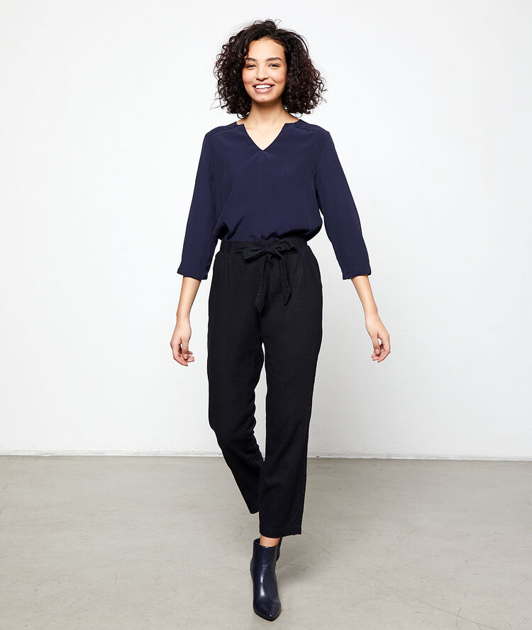 Blouse unie marine.
