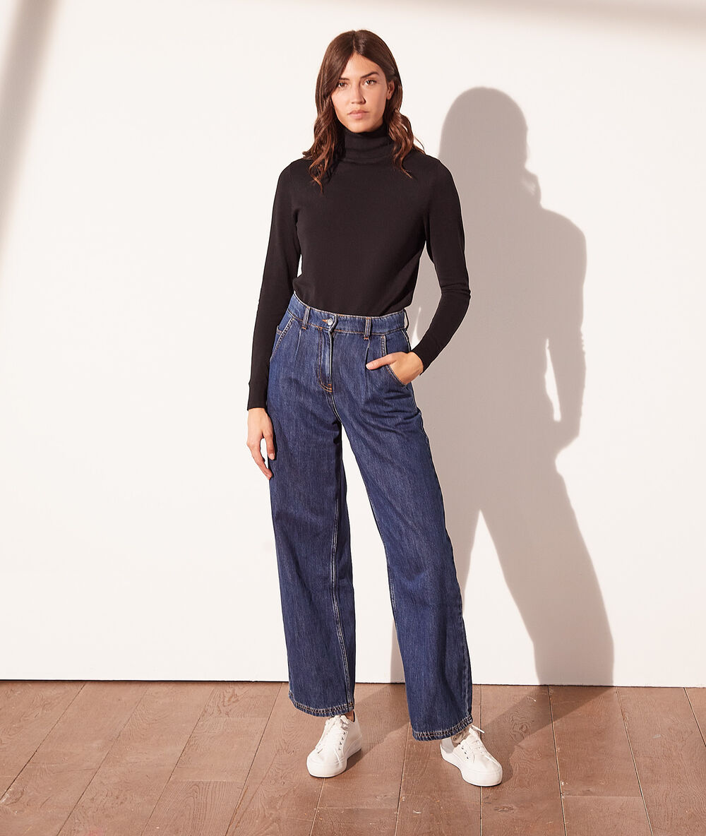 Pull col roulé en maille éco-responsable noir.