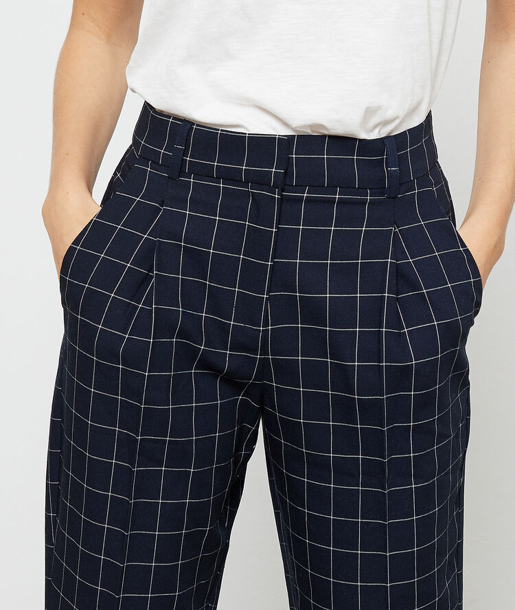 Pantalon carotte à carreaux marine.