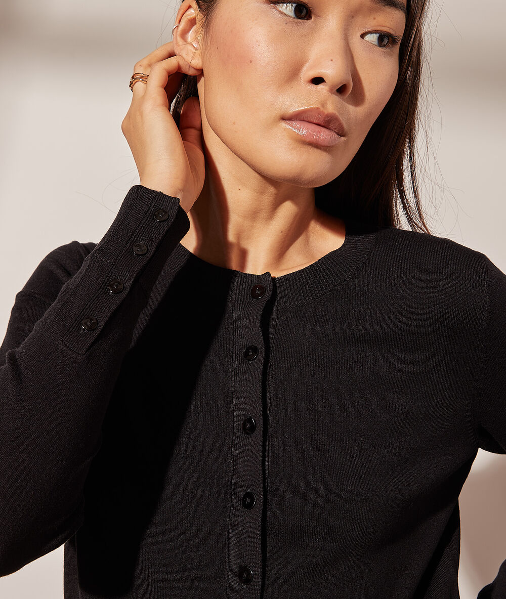 Gilet en maille éco-responsable noir.
