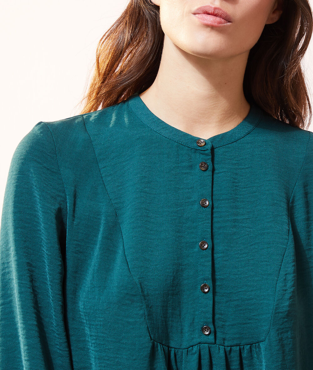 Robe boutonnée vert paon.