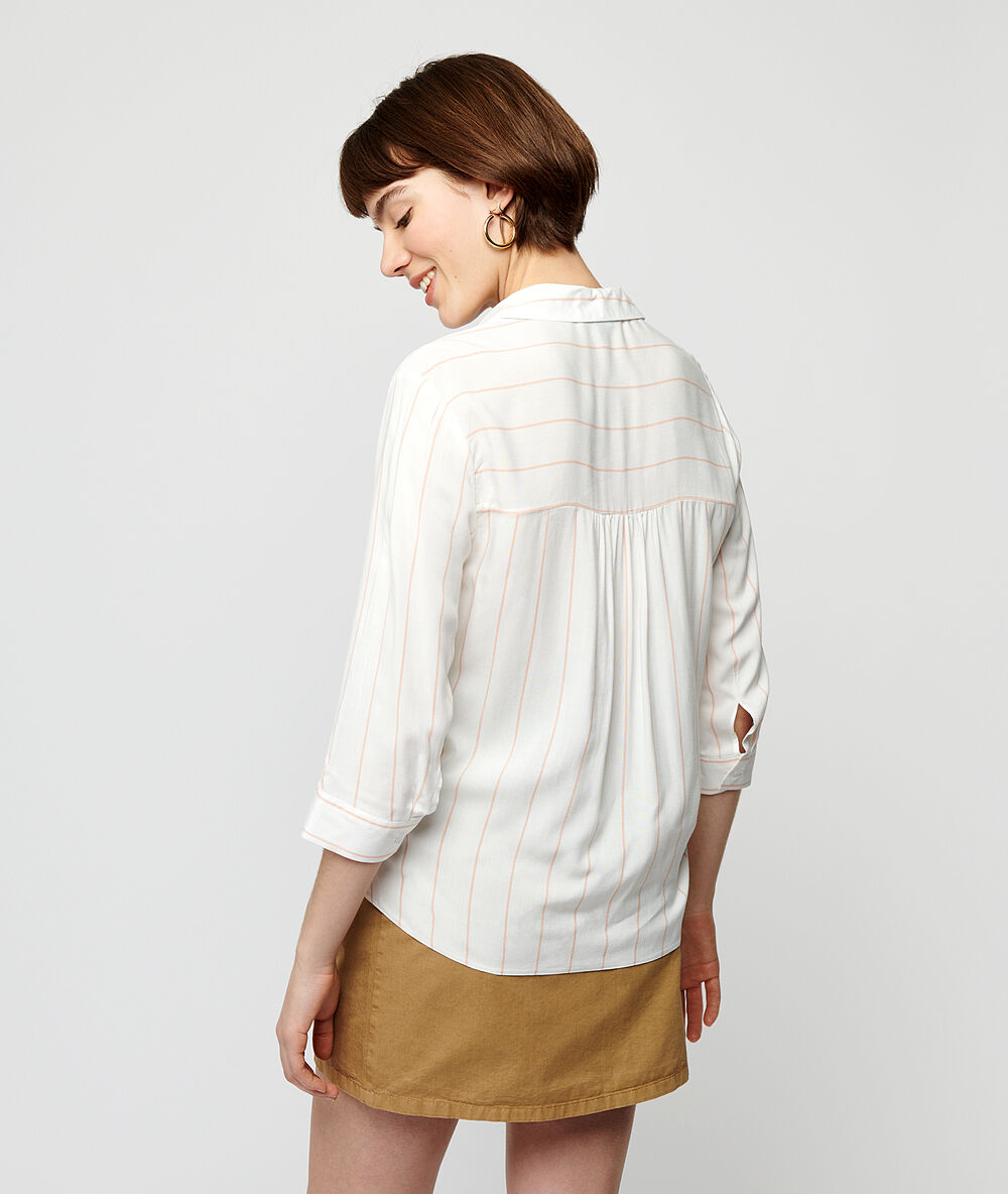 Chemise à rayures blush.
