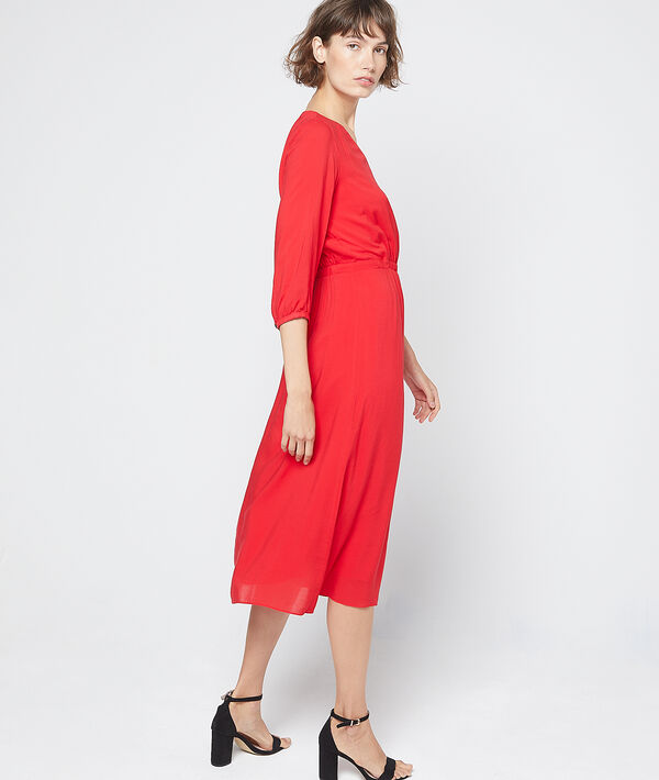 Robe longue cache-coeur rouge.