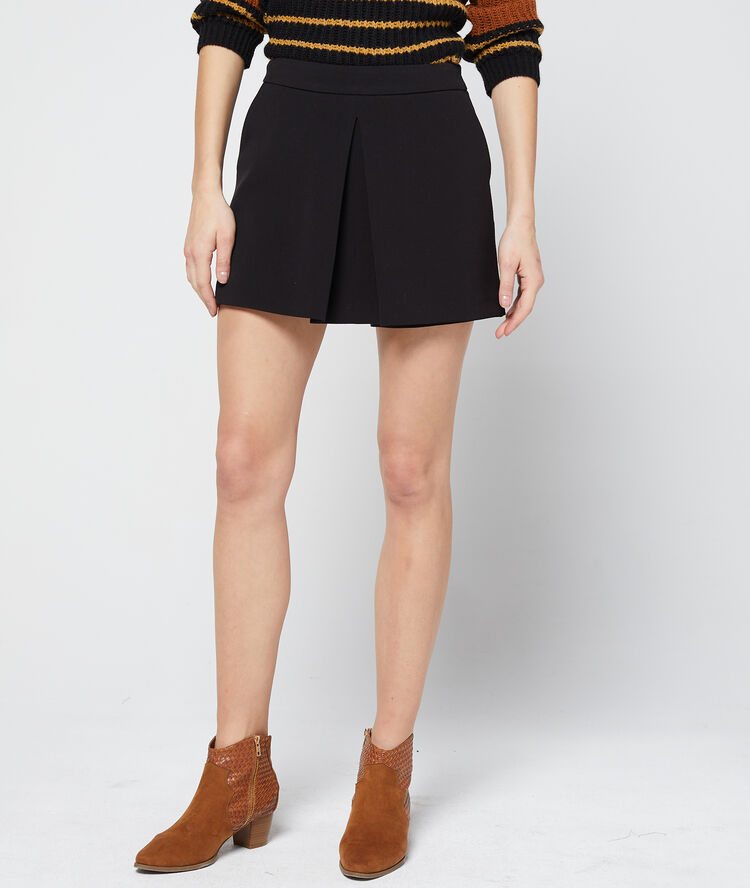 Short uni noir.