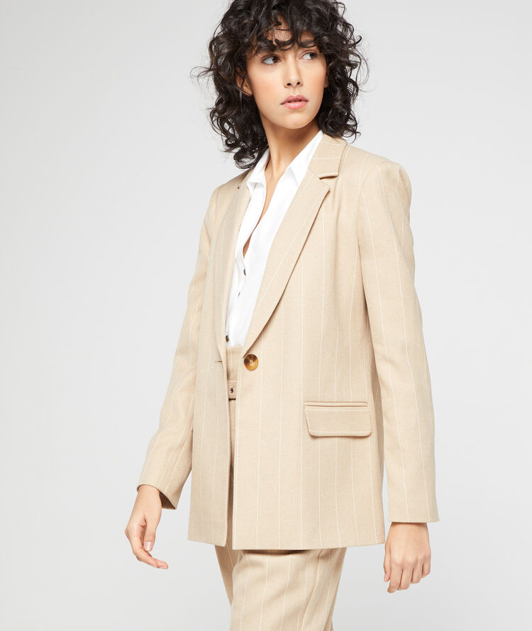 Veste de tailleur à rayures camel.