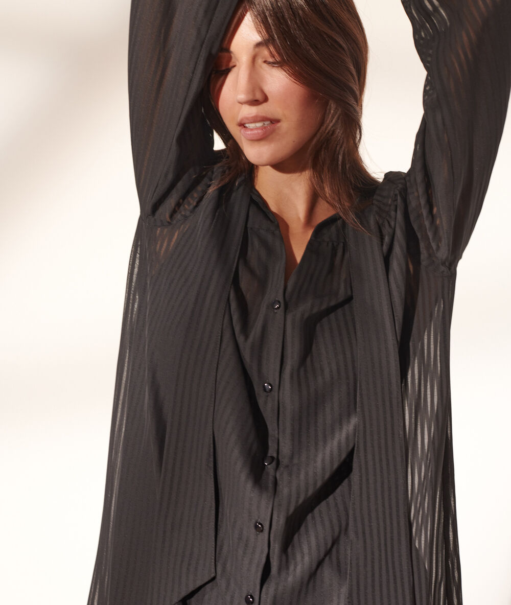 Robe chemise col lavallière noir.