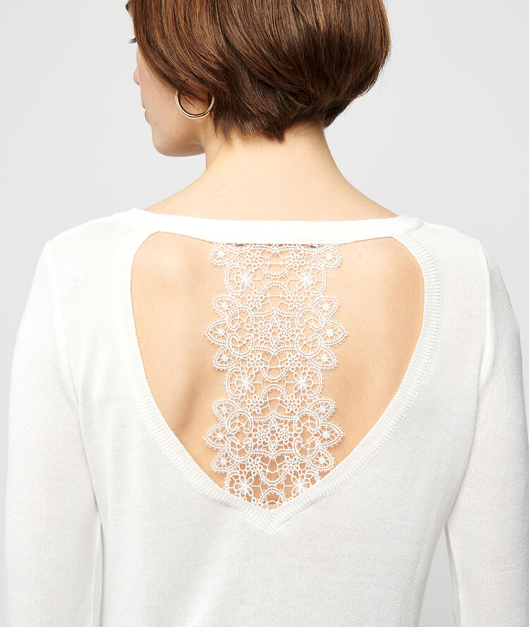 Pull maille fine dos guipure ecru.