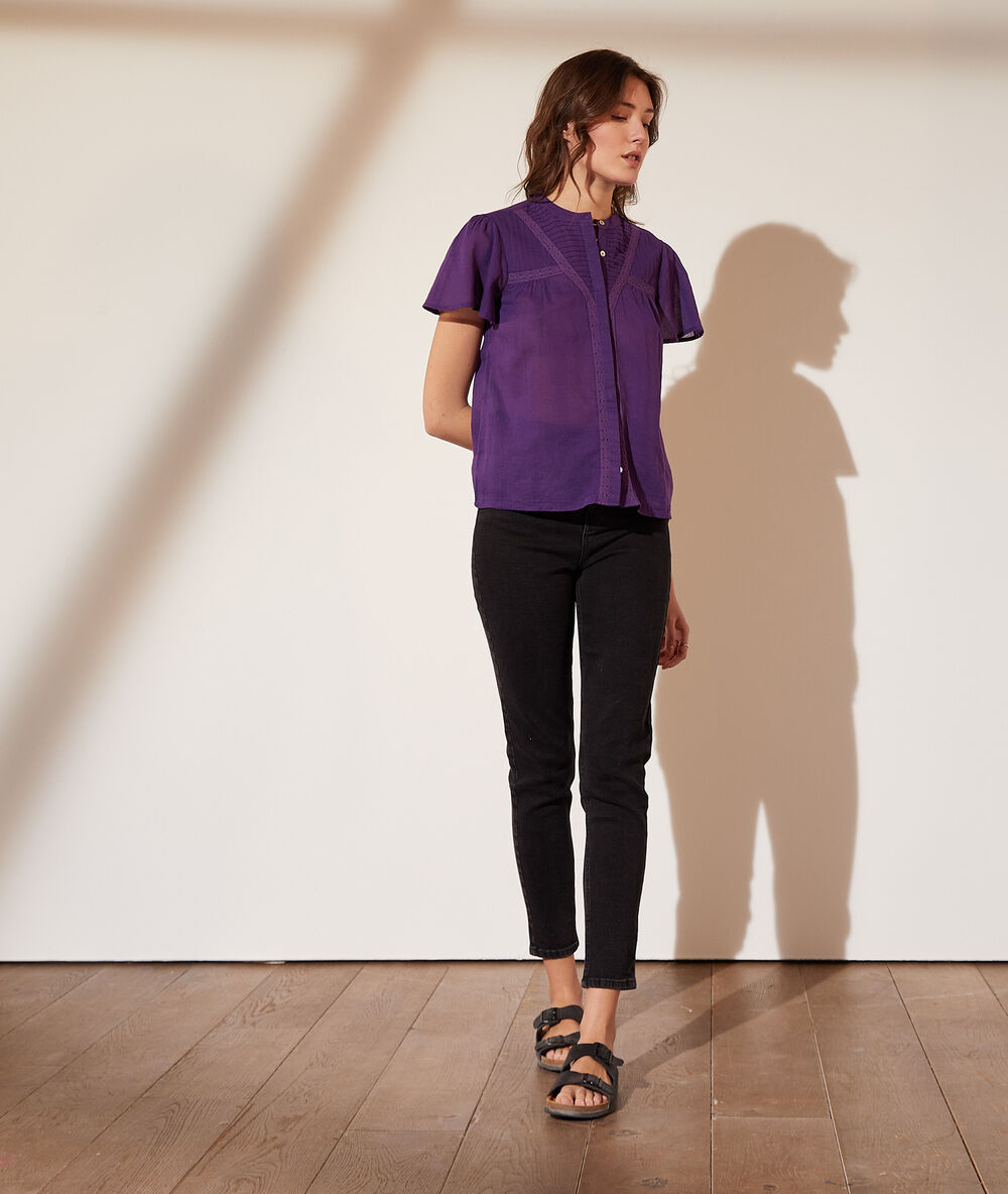 Chemise transparente manches courtes à volants ultra violet.