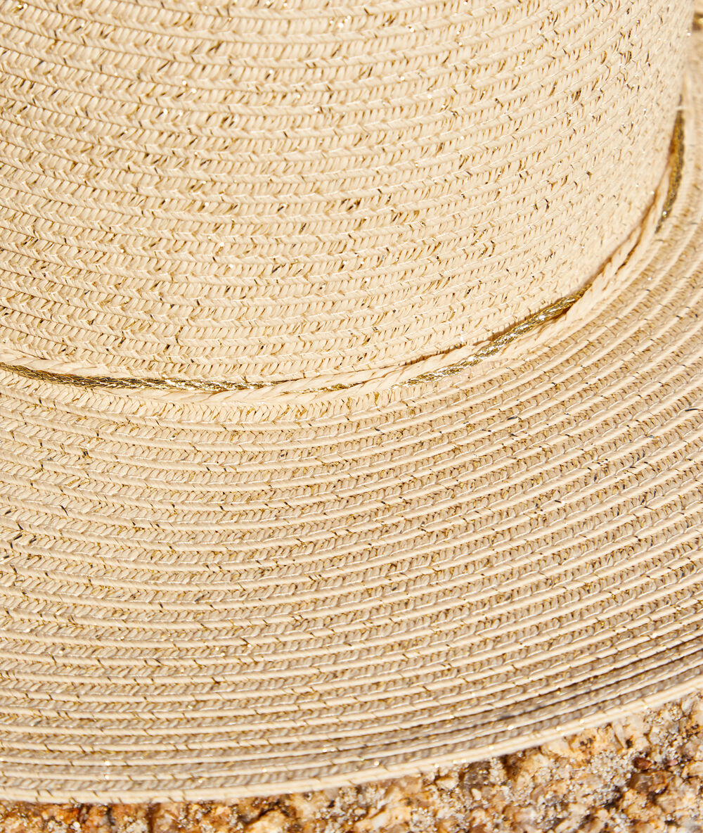 Chapeau de plage beige.
