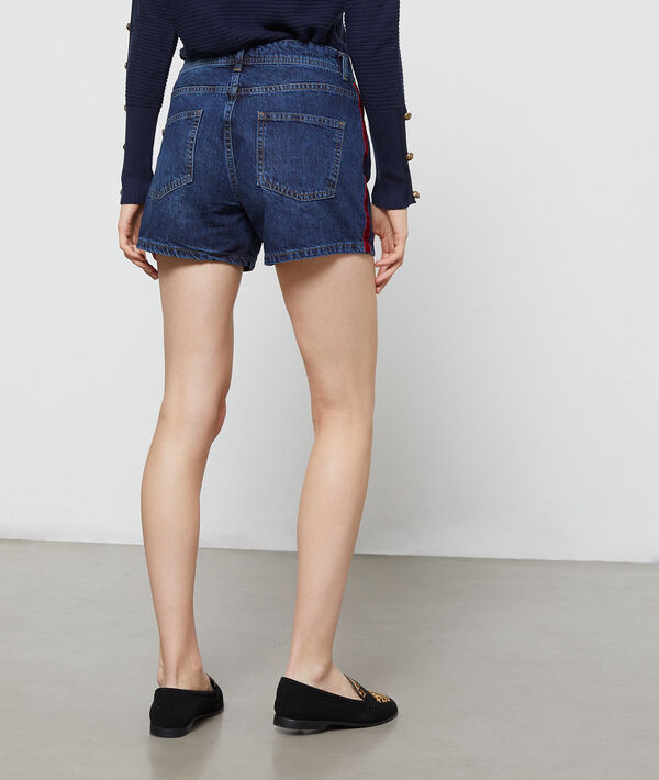 Short en jean avec bande latérale Short en jean avec bande latérale