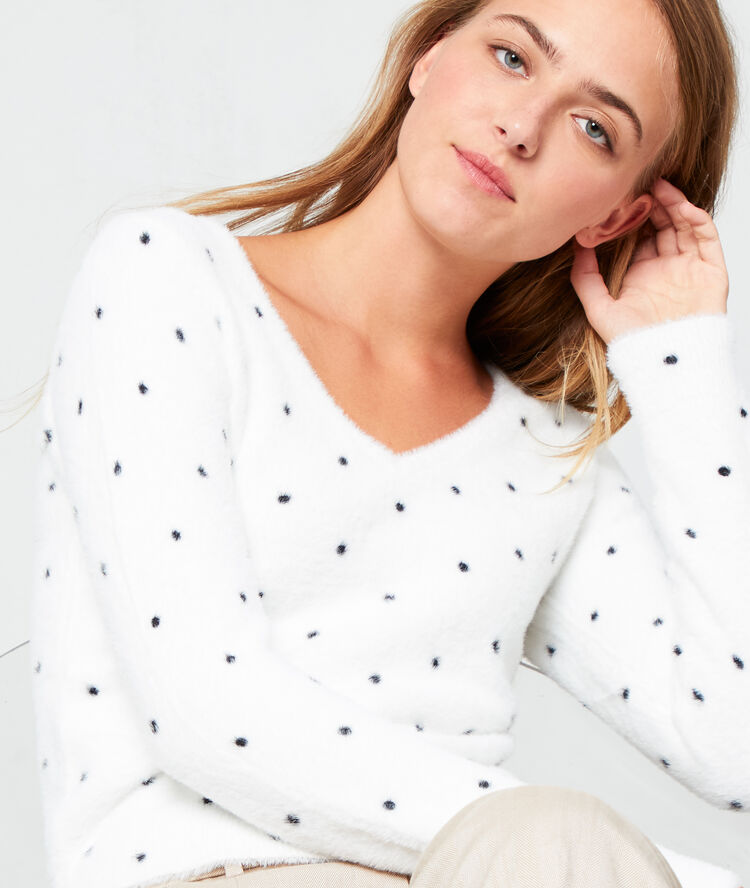 Pull à pois en maille fluffy ecru.
