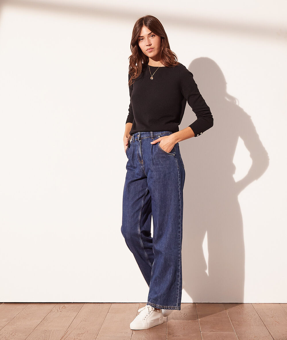 Pull col bateau en cachemire noir.