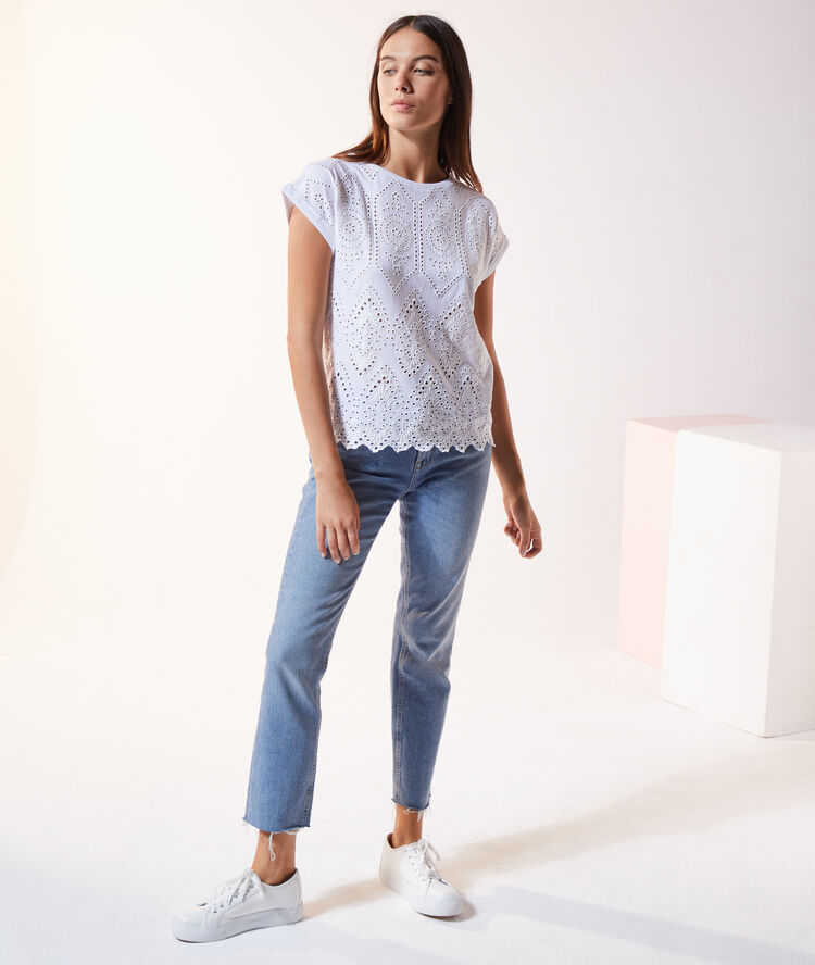 T-shirt guipure blanc.