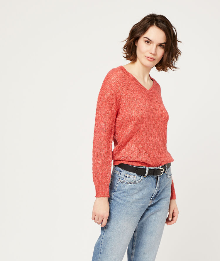 Pull en maille pointelle framboise.