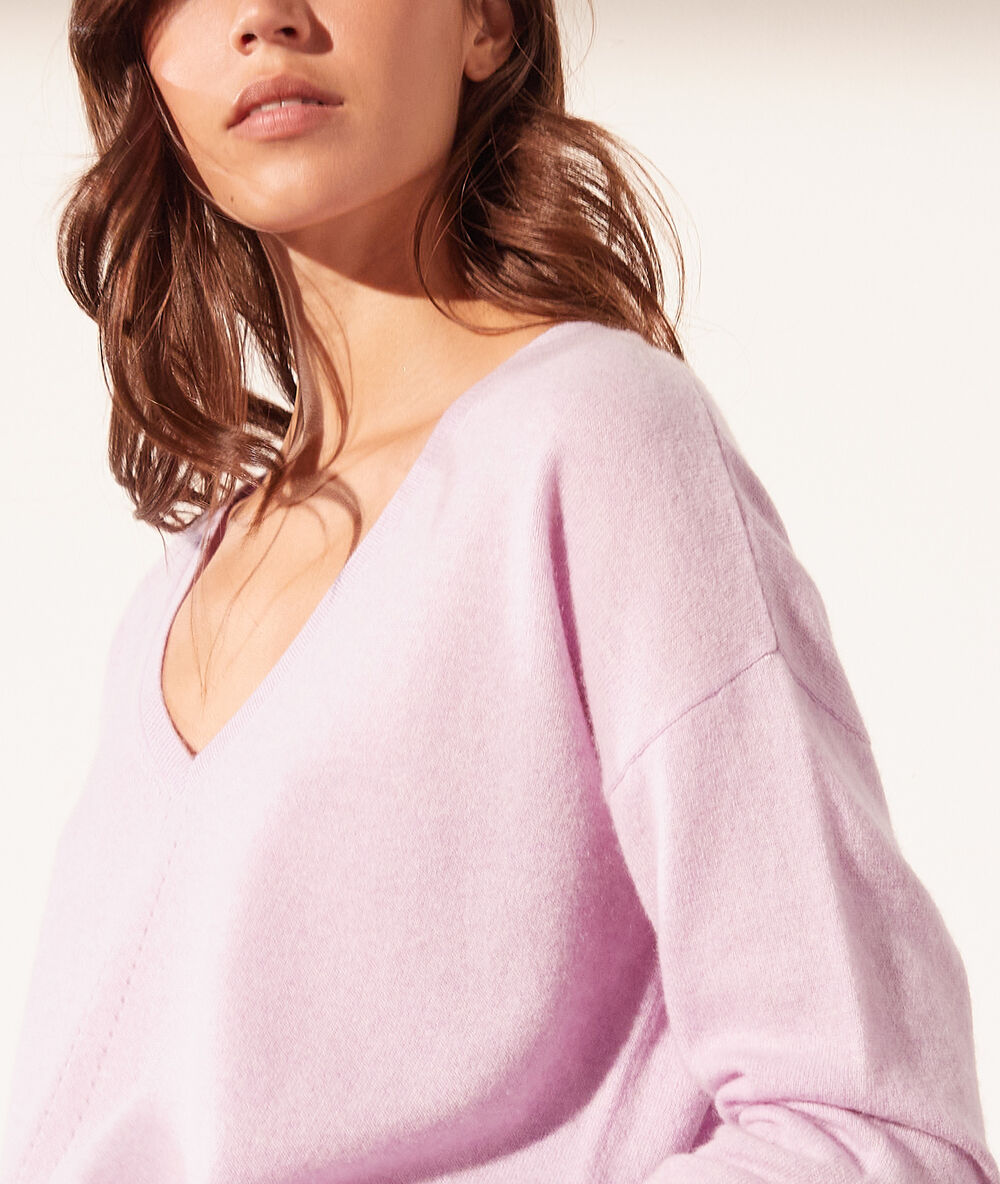 Pull col v en cachemire parme.