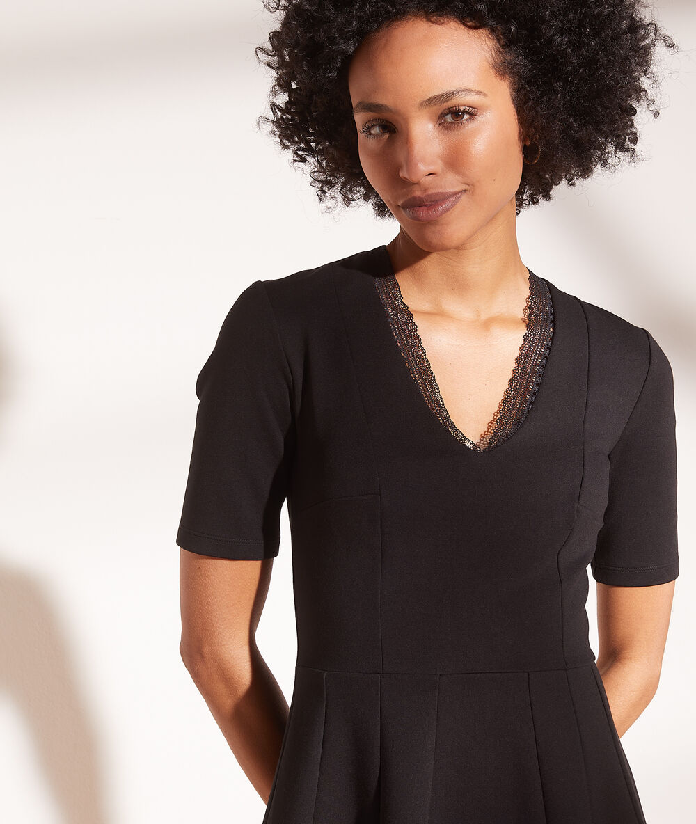 Robe col v 2 en 1 - brassière intégrée noir.