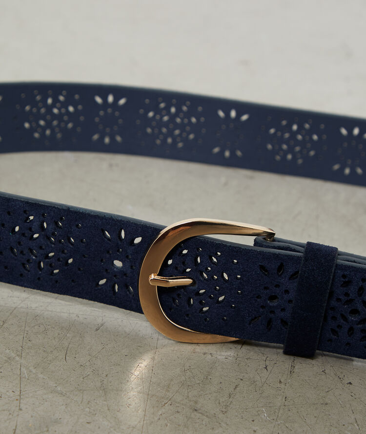 Ceinture perforée en croûte de cuir marine.