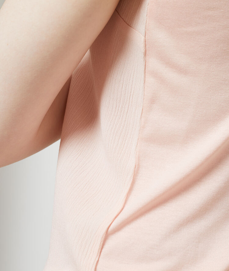 Top boutonné à guipure blush.
