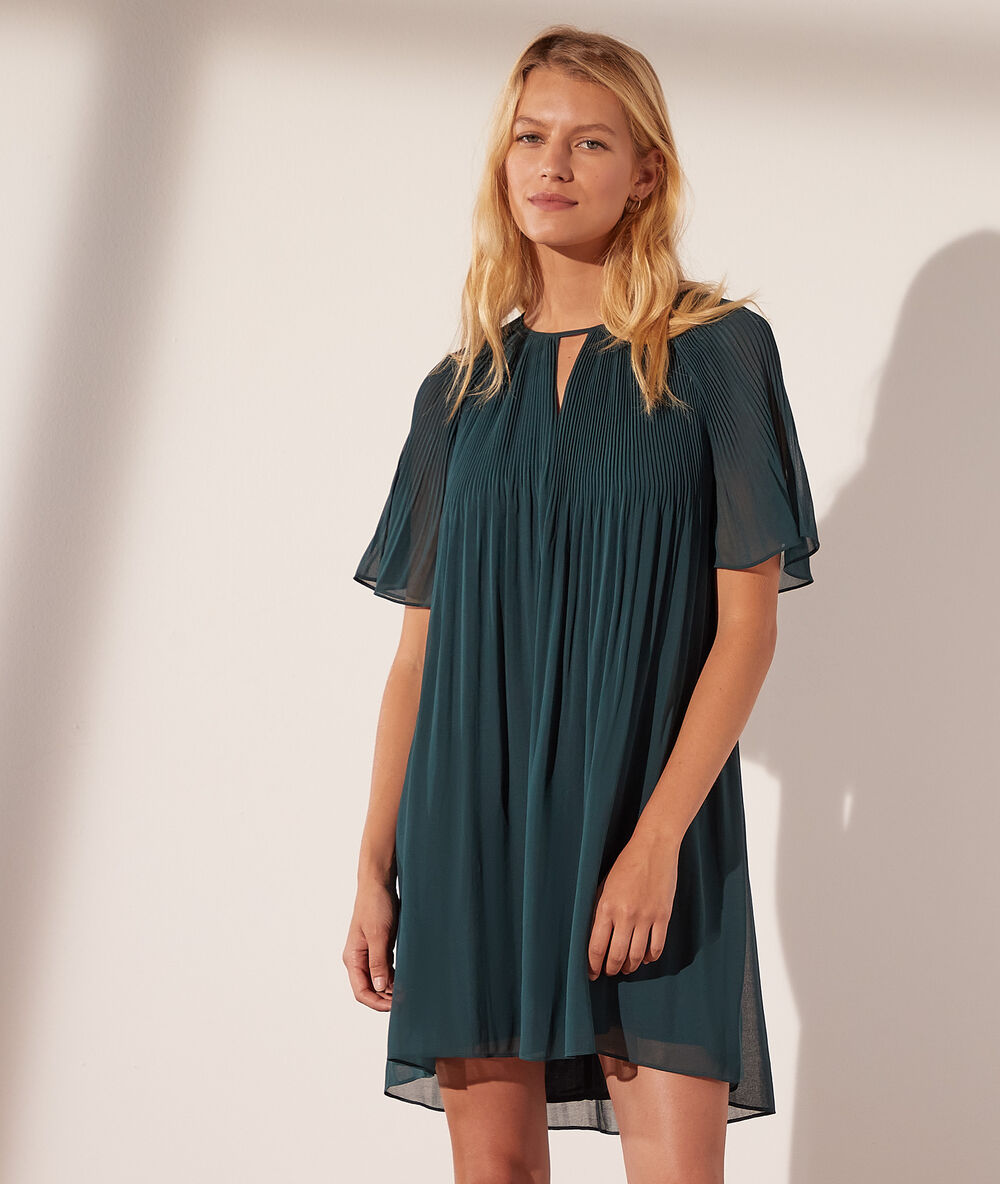 Robe plissée manches à volants vert sapin.