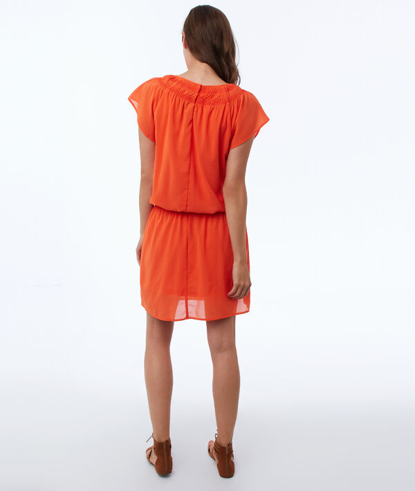 Robe évasée tangerine.