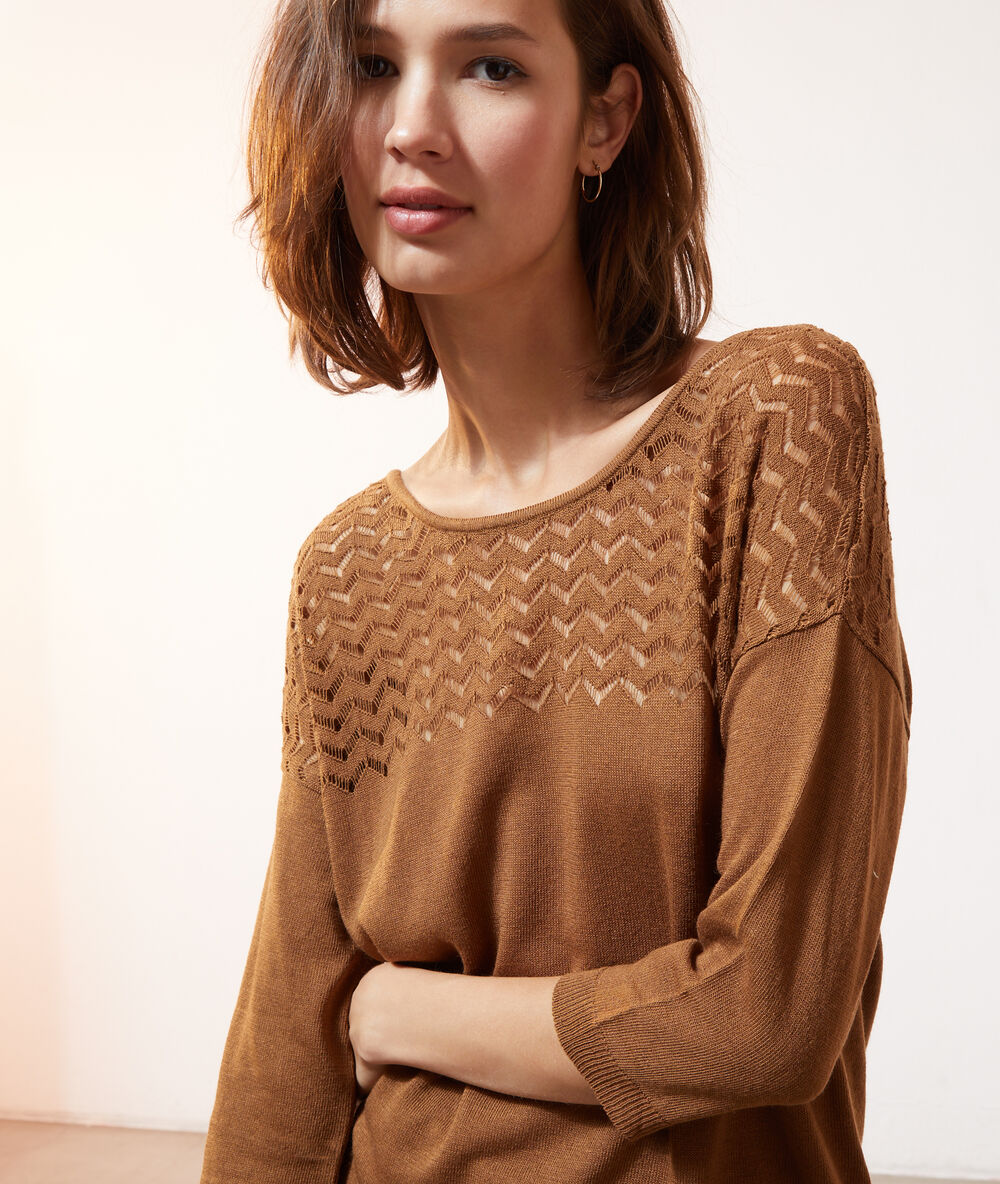Pull en maille ajourée tabac.