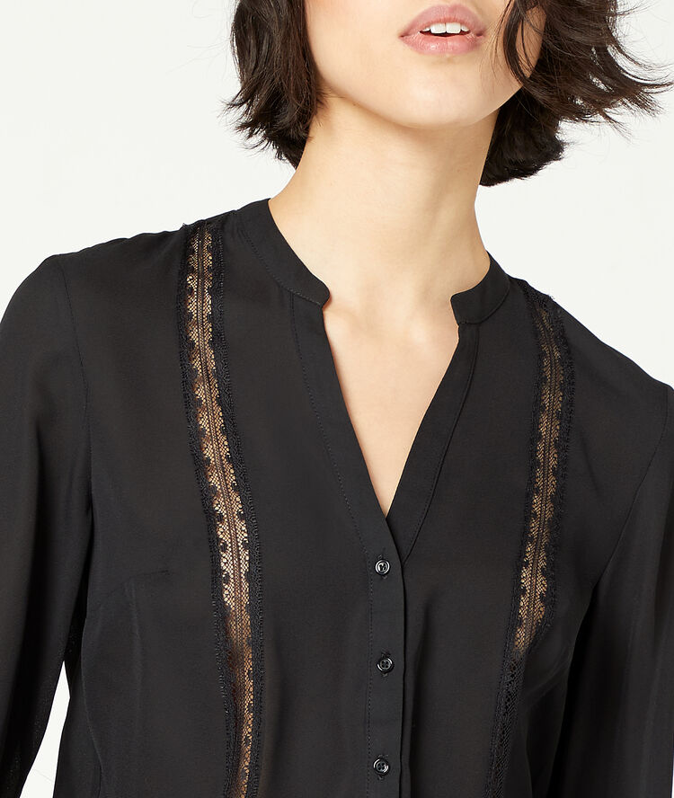 Blouse détails guipure noir.