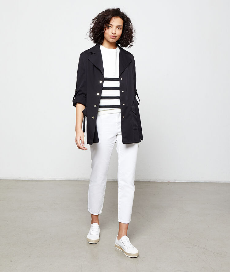 Trench court noir.