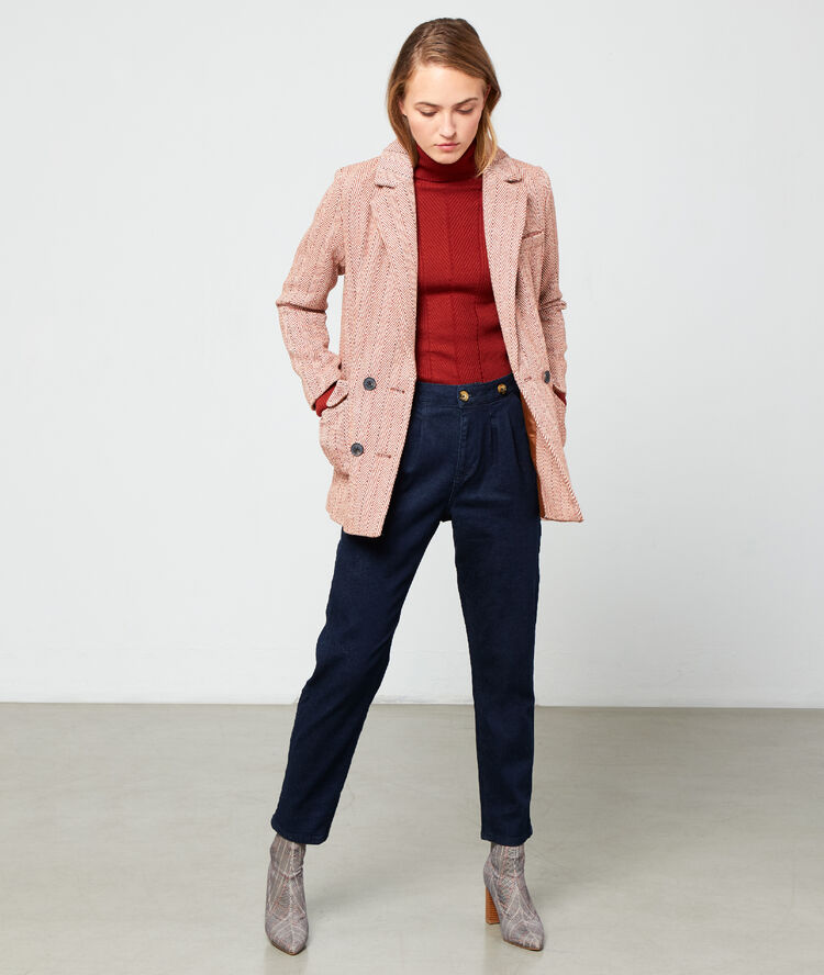 Veste de tailleur à chevrons rouille.