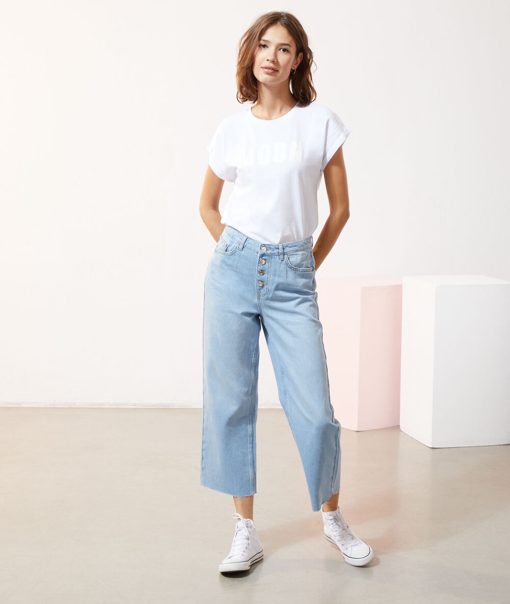 Jean large bleu moyen.